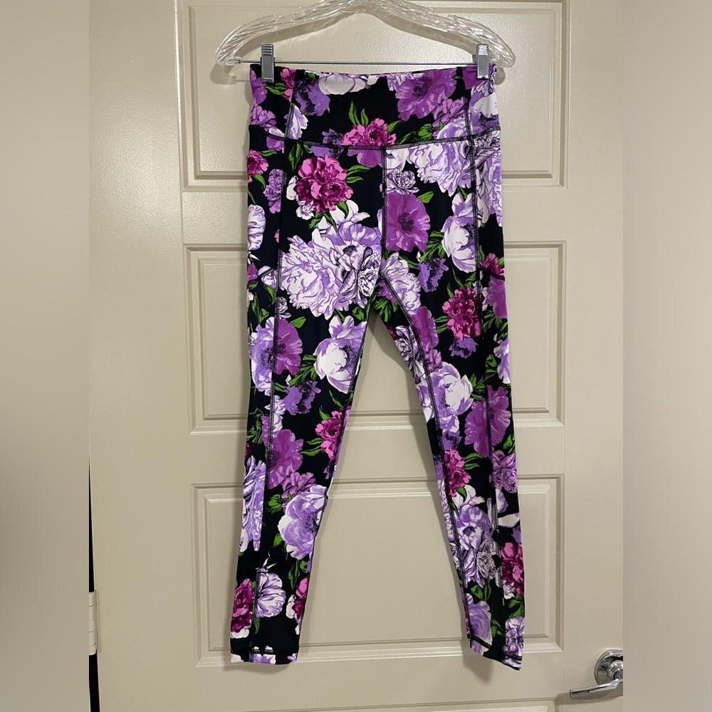 Victoria’s Secret Floral Capri Leggings Medium